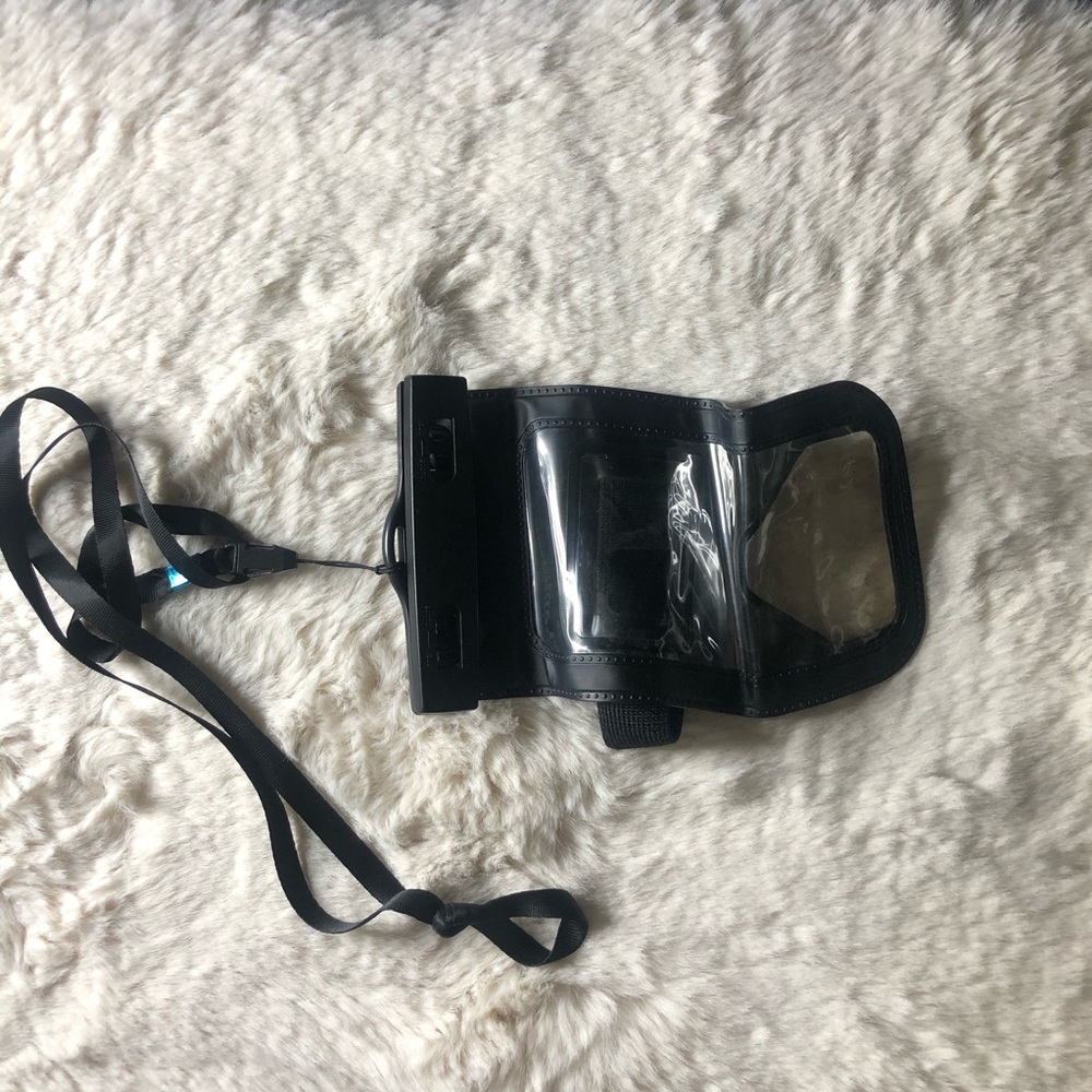 Water 💦 Proof Phone 📲 Holder